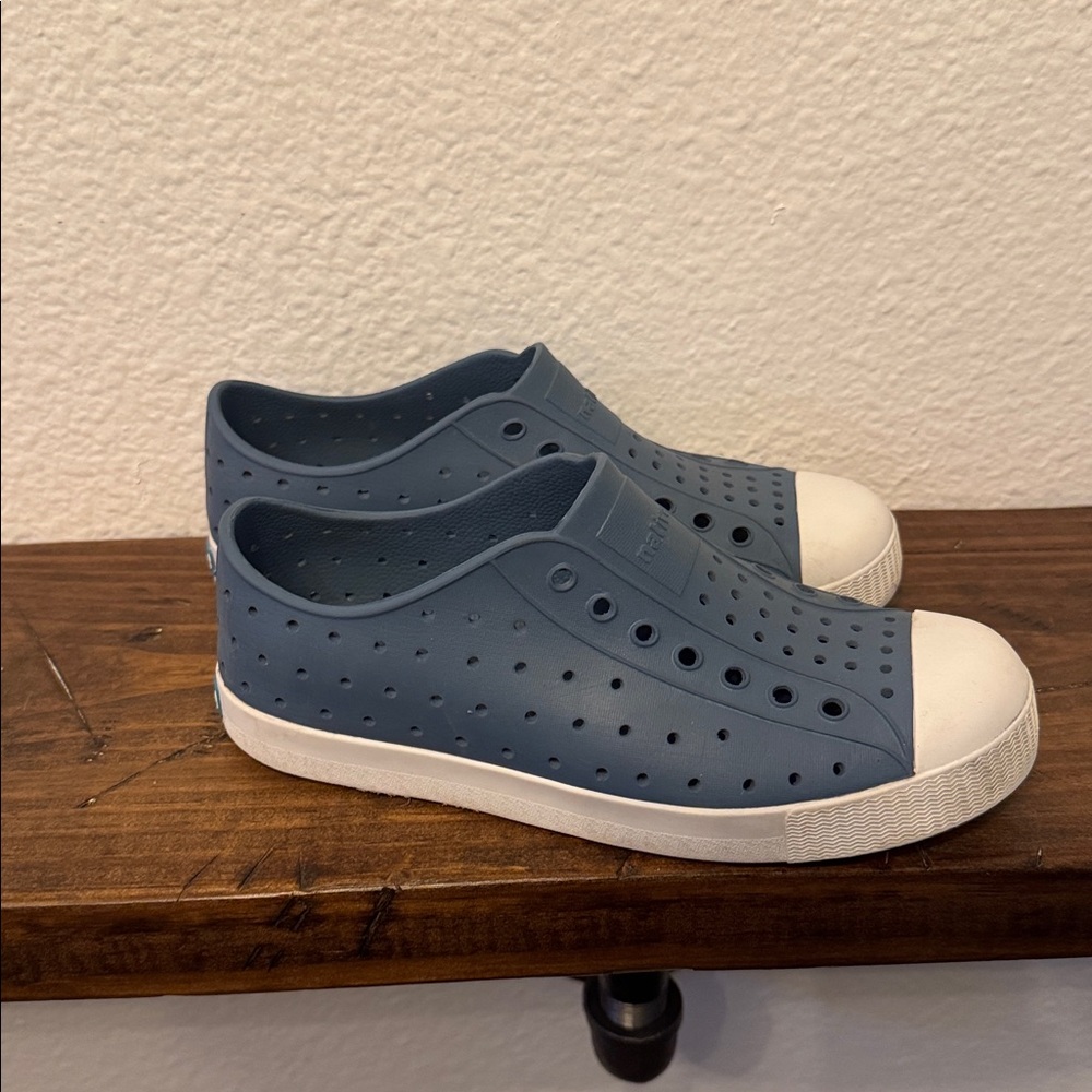 Native Jefferson shoes boys size 3